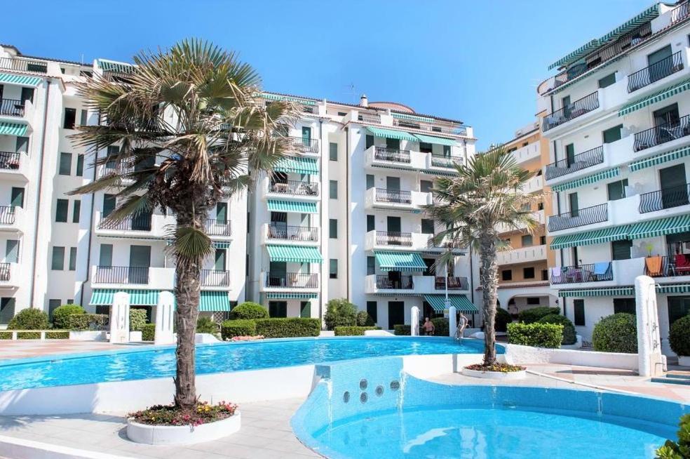 Апартаменты El Palmar Fronte Mare Лидо-ди-Езоло Экстерьер фото